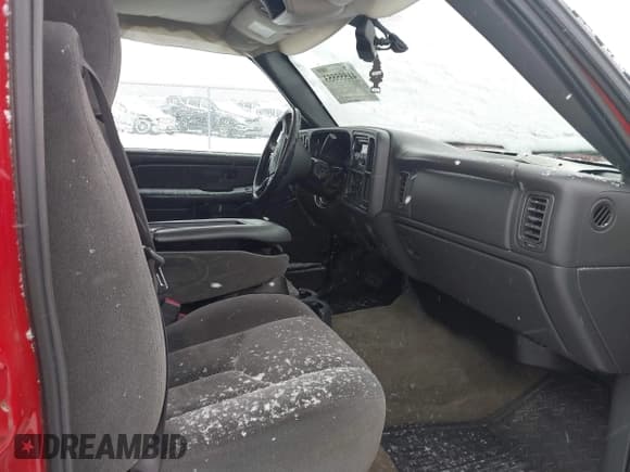 ✅ 2005 Chevrolet Silverado 2500HD LS • VIN: 1GCHK23U35F848305 • Lot: 41555553. Wystawiony na IAAI z przebiegiem 162 899 mil. Bezpłatny archiwum sprzedaży aukcyjnych z USA i szczegółowy raport historii pojazdu na DreamBid. Zdjęcie 5.