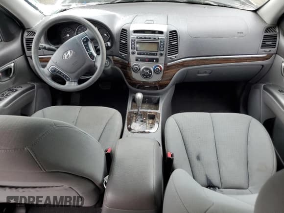 ✅ 2010 Hyundai Santa Fe GLS • VIN: 5NMSG3AB9AH393553 • Лот: 67219345. Опубликован ранее на Copart с пробегом 55 545 миль. Бесплатный доступ к архиву аукционных продаж из США и подробный отчёт об истории автомобиля на DreamBid. Изображение 8.