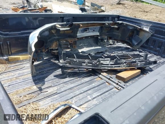 ✅ 2015 Chevrolet Silverado 2500HD LT • VIN: 1GC1KVE82FF572185 • Lot: 42207194. Listed on IAAI with 245,109 mi. Free auction sales archive from the USA and detailed vehicle history report at DreamBid. Image 18.