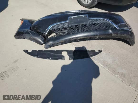 ✅ 2018 Chrysler Pacifica Touring Plus • VIN: 2C4RC1FG5JR109120 • Лот: 85162515. Опубликован ранее на Copart с пробегом 124 970 миль. Бесплатный доступ к архиву аукционных продаж из США и подробный отчёт об истории автомобиля на DreamBid. Изображение 13.