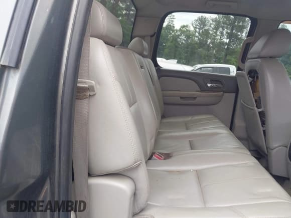 ✅ 2011 Chevrolet Silverado 2500HD LTZ • VIN: 1GC1KYC81BF148673 • Lot: 42200409. Listed on IAAI with 274,432 mi. Free auction sales archive from the USA and detailed vehicle history report at DreamBid. Image 8.