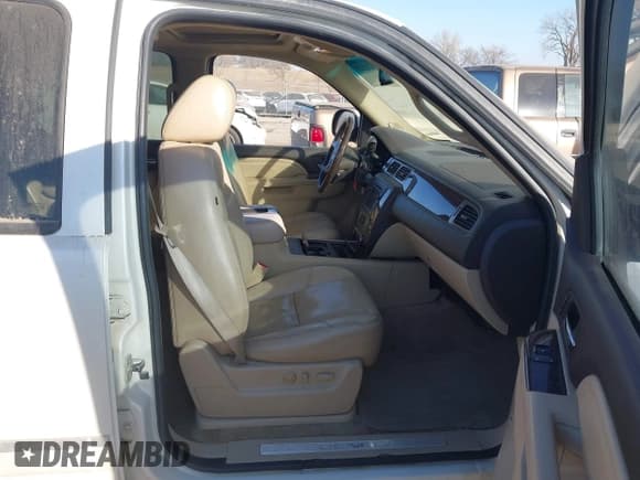 ✅ 2010 GMC Yukon XL Denali • VIN: 1GKUKMEF7AR280212 • Lot: 43642221. Listed on IAAI with 314,758 mi. Free auction sales archive from the USA and detailed vehicle history report at DreamBid. Image 5.