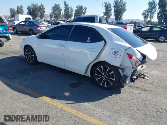 ✅ 2018 Toyota Corolla SE • VIN: 5YFBURHE4JP761316 • Lot: 43527152. Listed on IAAI with 153,020 mi. Free auction sales archive from the USA and detailed vehicle history report at DreamBid. Image 3.