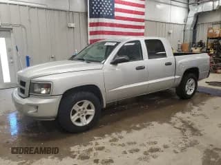✅ 2010 Dodge Dakota Bighorn/Lonestar • VIN: 1D7CW3GK0AS172187 • Lot: 84237325. Wystawiony na Copart z przebiegiem 117 417 mil. Bezpłatny archiwum sprzedaży aukcyjnych z USA i szczegółowy raport historii pojazdu na DreamBid. Zdjęcie 1.