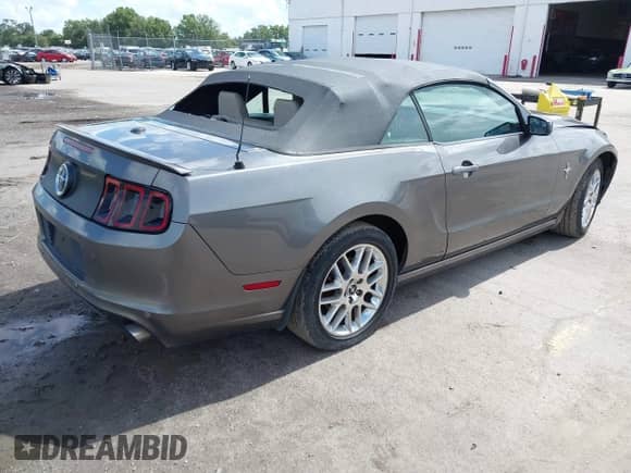 2014 Ford Mustang V6 с VIN 1ZVBP8EM8E5214546, выставлен на аукционе IAAI как лот 42773010 с пробегом 132 666 миль миль и . История ставок и продаж доступна на DreamBid. Изображение 4.