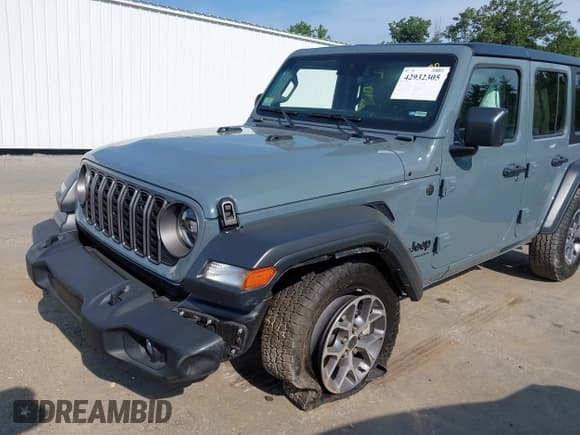 ✅ 2024 Jeep Wrangler Sport S • VIN: 1C4PJXDG5RW334658 • Lot: 42932305. Wystawiony na IAAI z przebiegiem 6 587 mil. Bezpłatny archiwum sprzedaży aukcyjnych z USA i szczegółowy raport historii pojazdu na DreamBid. Zdjęcie 6.