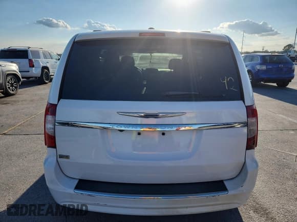 ✅ 2014 Chrysler Town & Country Touring • VIN: 2C4RC1BG7ER434038 • Lot: 92195705. Wystawiony na Copart z przebiegiem 163 909 mil. Bezpłatny archiwum sprzedaży aukcyjnych z USA i szczegółowy raport historii pojazdu na DreamBid. Zdjęcie 6.