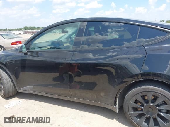 ✅ 2022 Tesla Model Y Long Range • VIN: 7SAYGDEE8NA004042 • Lot: 42941034. Wystawiony na IAAI z przebiegiem 35 769 mil. Bezpłatny archiwum sprzedaży aukcyjnych z USA i szczegółowy raport historii pojazdu na DreamBid. Zdjęcie 13.