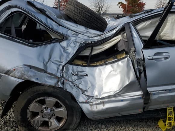 ✅ 2005 Toyota 4Runner SR5 • VIN: JTEBU14RX50078249 • Лот: 90487205. Опубликован ранее на Copart с пробегом Не указан. Бесплатный доступ к архиву аукционных продаж из США и подробный отчёт об истории автомобиля на DreamBid. Изображение 10.