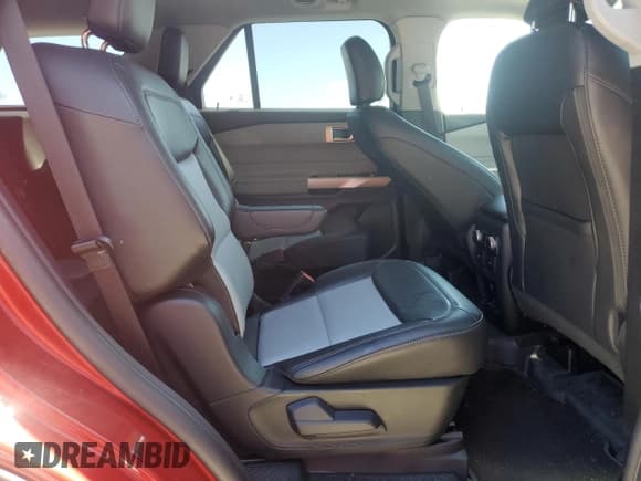 ✅ 2023 Ford Explorer XLT • VIN: 1FMSK7DH5PGB07263 • Lot: 86229445. Wystawiony na Copart z przebiegiem 31 700 mil. Bezpłatny archiwum sprzedaży aukcyjnych z USA i szczegółowy raport historii pojazdu na DreamBid. Zdjęcie 10.