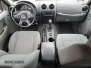 ✅ 2007 Jeep Liberty Sport • VIN: 1J4GL48KX7W657408 • Lot: 91880405. Wystawiony na Copart z przebiegiem 173 202 mil. Bezpłatny archiwum sprzedaży aukcyjnych z USA i szczegółowy raport historii pojazdu na DreamBid. Zdjęcie 8.