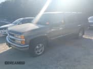 ✅ 1999 Chevrolet Suburban • VIN: 3GNFK16R9XG147947 • Lot: 43211972. Wystawiony na IAAI z przebiegiem 63 492 mil. Bezpłatny archiwum sprzedaży aukcyjnych z USA i szczegółowy raport historii pojazdu na DreamBid. Zdjęcie 2.