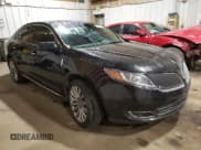 ✅ 2015 Lincoln MKS • VIN: 1LNHL9EKXFG606457 • Lot: 69120095. Wystawiony na Copart z przebiegiem 156 867 mil. Bezpłatny archiwum sprzedaży aukcyjnych z USA i szczegółowy raport historii pojazdu na DreamBid. Zdjęcie 4.
