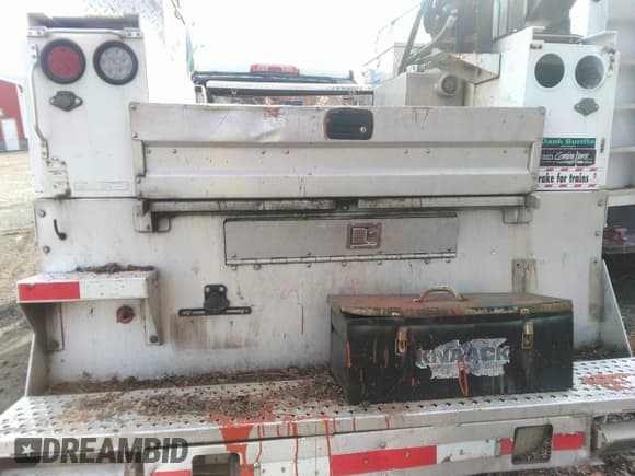 ✅ 2018 Chevrolet Silverado 3500HD • VIN: 1GB2KYEG6JZ217027 • Lot: 38040731. Wystawiony na IAAI z przebiegiem Nie podano. Bezpłatny archiwum sprzedaży aukcyjnych z USA i szczegółowy raport historii pojazdu na DreamBid. Zdjęcie 17.