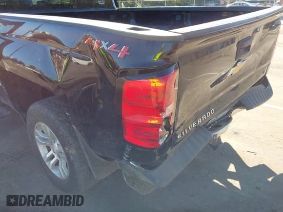 ✅ 2018 Chevrolet Silverado 1500 LT • VIN: 1GCVKRECXJZ215857 • Лот: 43473435. Опубликован ранее на IAAI с пробегом 213 061 миль. Бесплатный доступ к архиву аукционных продаж из США и подробный отчёт об истории автомобиля на DreamBid. Изображение 6.