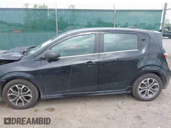 2020 Chevrolet Sonic LT с VIN 1G1JD6SB4L4129665, выставлен на аукционе IAAI как лот 43018158 с пробегом 120 328 миль миль и . История ставок и продаж доступна на DreamBid. Изображение 14.