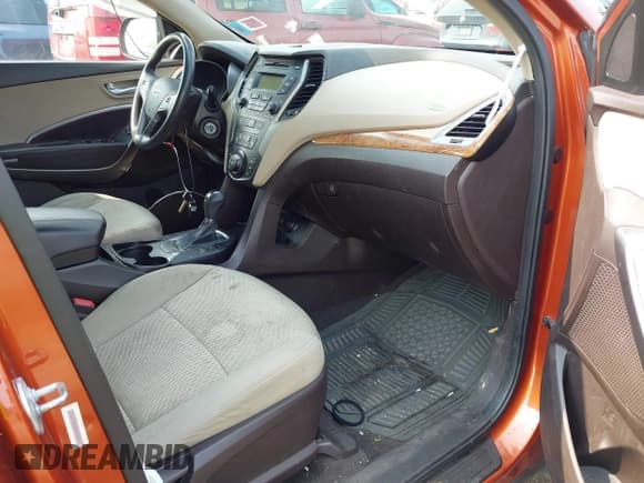 ✅ 2014 Hyundai Santa Fe • VIN: 5XYZTDLB0EG208769 • Lot: 42485411. Wystawiony na IAAI z przebiegiem 82 173 mil. Bezpłatny archiwum sprzedaży aukcyjnych z USA i szczegółowy raport historii pojazdu na DreamBid. Zdjęcie 5.