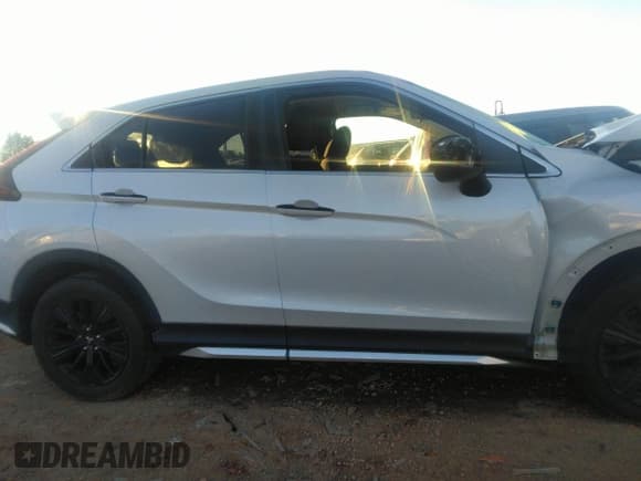✅ 2022 Mitsubishi Eclipse Cross LE • VIN: JA4ASVAA4NZ028416 • Lot: 41247694. Wystawiony na IAAI z przebiegiem 48 247 mil. Bezpłatny archiwum sprzedaży aukcyjnych z USA i szczegółowy raport historii pojazdu na DreamBid. Zdjęcie 14.