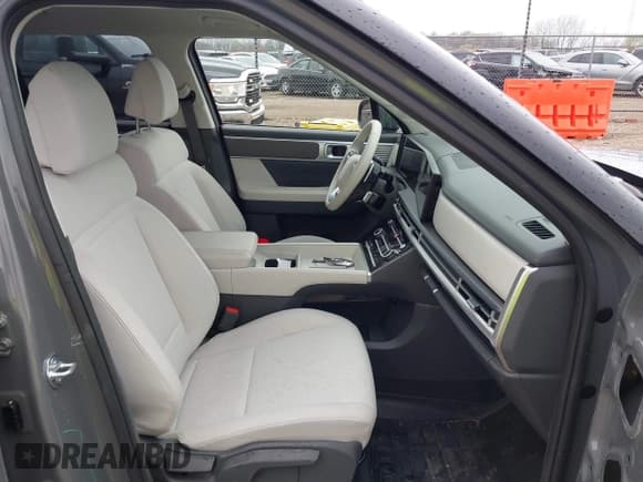 ✅ 2025 Hyundai Santa Fe SE • VIN: 5NMP1DGL7SH092455 • Lot: 41966452. Listed on IAAI with 4,807 mi. Free auction sales archive from the USA and detailed vehicle history report at DreamBid. Image 5.