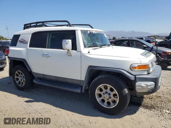 ✅ 2013 Toyota FJ Cruiser • VIN: JTEBU4BF3DK164595 • Lot: 81586235. Listed on Copart with 139,884 mi. Free auction sales archive from the USA and detailed vehicle history report at DreamBid. Image 4.
