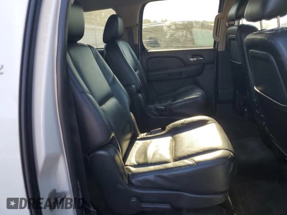 ✅ 2011 Chevrolet Suburban LTZ • VIN: 1GNSKKE38BR191111 • Lot: 75172204. Wystawiony na Copart z przebiegiem 165 370 mil. Bezpłatny archiwum sprzedaży aukcyjnych z USA i szczegółowy raport historii pojazdu na DreamBid. Zdjęcie 11.