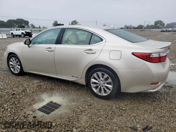 ✅ 2013 Lexus ES 300h • VIN: JTHBW1GG4D2015206 • Lot: 92947965. Wystawiony na Copart z przebiegiem 166 696 mil. Bezpłatny archiwum sprzedaży aukcyjnych z USA i szczegółowy raport historii pojazdu na DreamBid. Zdjęcie 2.