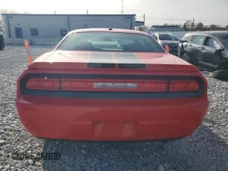 ✅ 2010 Dodge Challenger SE • VIN: 2B3CJ4DV3AH175364 • Lot: 79474104. Wystawiony na Copart z przebiegiem 143 266 mil. Bezpłatny archiwum sprzedaży aukcyjnych z USA i szczegółowy raport historii pojazdu na DreamBid. Zdjęcie 6.