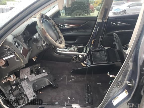 ✅ 2011 Infiniti M • VIN: JN1BY1APXBM320394 • Lot: 86064235. Listed on Copart with Not provided. Free auction sales archive from the USA and detailed vehicle history report at DreamBid. Image 7.