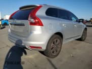 ✅ 2017 Volvo XC60 Dynamic • VIN: YV440MDR1H2062845 • Lot: 82323255. Wystawiony na Copart z przebiegiem 100 360 mil. Bezpłatny archiwum sprzedaży aukcyjnych z USA i szczegółowy raport historii pojazdu na DreamBid. Zdjęcie 3.