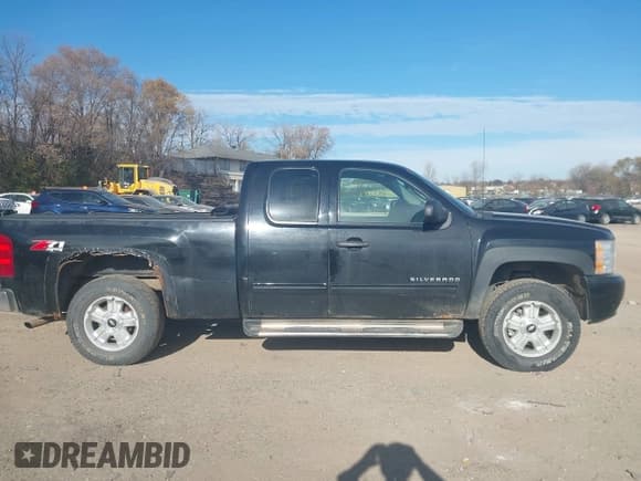 ✅ 2010 Chevrolet Silverado 1500 LT • VIN: 1GCSKSE38AZ199605 • Lot: 43666709. Listed on IAAI with 239,267 mi. Free auction sales archive from the USA and detailed vehicle history report at DreamBid. Image 13.