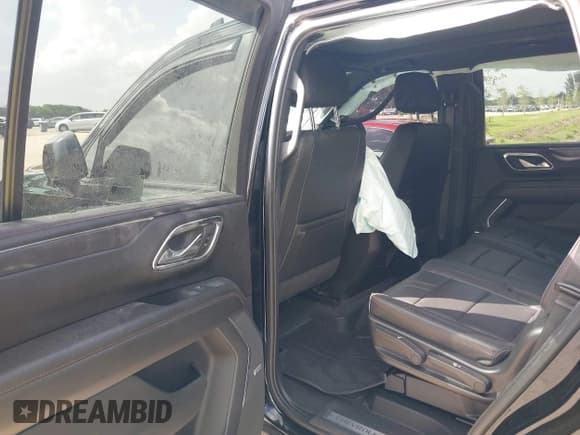 ✅ 2023 Chevrolet Tahoe RST • VIN: 1GNSCRKD2PR107150 • Lot: 39049156. Wystawiony na IAAI z przebiegiem 40 956 mil. Bezpłatny archiwum sprzedaży aukcyjnych z USA i szczegółowy raport historii pojazdu na DreamBid. Zdjęcie 8.