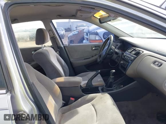 ✅ 2001 Honda Accord LX • VIN: JHMCG55441C032255 • Лот: 42797110. Опубликован ранее на IAAI с пробегом 284 903 миль. Бесплатный доступ к архиву аукционных продаж из США и подробный отчёт об истории автомобиля на DreamBid. Изображение 5.