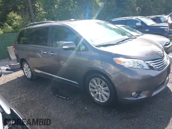 ✅ 2013 Toyota Sienna XLE • VIN: 5TDDK3DC7DS055811 • Lot: 42724410. Listed on IAAI with 136,322 mi. Free auction sales archive from the USA and detailed vehicle history report at DreamBid. Image 1.