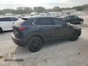 ✅ 2023 Mazda CX-30 Premium • VIN: 3MVDMBDY6PM582550 • Lot: 67260015. Wystawiony na Copart z przebiegiem Nie podano. Bezpłatny archiwum sprzedaży aukcyjnych z USA i szczegółowy raport historii pojazdu na DreamBid. Zdjęcie 3.