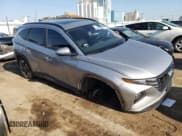 ✅ 2022 Hyundai Tucson SEL • VIN: 5NMJFCAE7NH103289 • Lot: 52923764. Wystawiony na Copart z przebiegiem 26 865 mil. Bezpłatny archiwum sprzedaży aukcyjnych z USA i szczegółowy raport historii pojazdu na DreamBid. Zdjęcie 4.