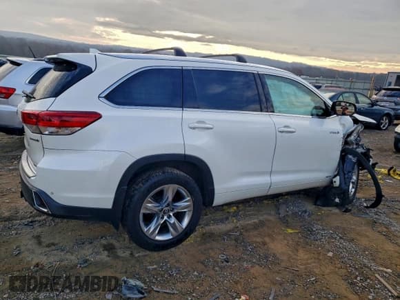 ✅ 2017 Toyota Highlander Hybrid Limited • VIN: 5TDDGRFH5HS027671 • Lot: 93481965. Listed on Copart with 106,283 mi. Free auction sales archive from the USA and detailed vehicle history report at DreamBid. Image 3.