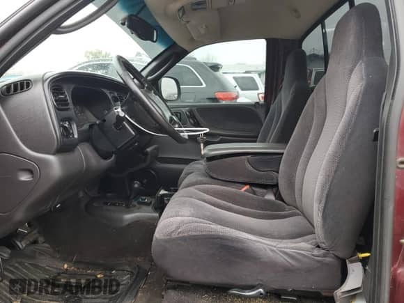 2000 Dodge Dakota Sport z VIN 1B7GG26N8YS795890, wystawiony jako Copart lot #78523764 z przebiegiem 214 933 mil mil oraz Szkoda całkowita • Salvage title. Historia ofert i sprzedaży dostępna na DreamBid. Obrazek 7.