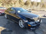 ✅ 2015 Mercedes-Benz C 250 • VIN: WDDGJ4HB2FG386158 • Lot: 41373544. Wystawiony na IAAI z przebiegiem 94 309 mil. Bezpłatny archiwum sprzedaży aukcyjnych z USA i szczegółowy raport historii pojazdu na DreamBid. Zdjęcie 1.