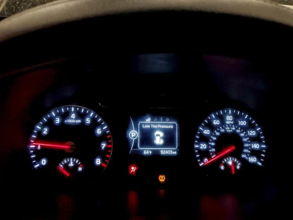 ✅ 2017 Kia Sorento LX • VIN: 5XYPGDA32HG324681 • Lot: 94002405. Listed on Copart with 92,403 mi. Free auction sales archive from the USA and detailed vehicle history report at DreamBid. Image 9.