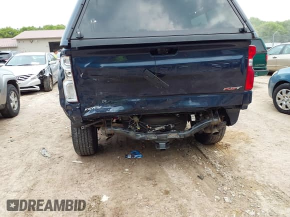 ✅ 2021 Chevrolet Silverado 1500 RST • VIN: 1GCUYEET1MZ355223 • Lot: 42389404. Wystawiony na IAAI z przebiegiem 78 843 mil. Bezpłatny archiwum sprzedaży aukcyjnych z USA i szczegółowy raport historii pojazdu na DreamBid. Zdjęcie 6.