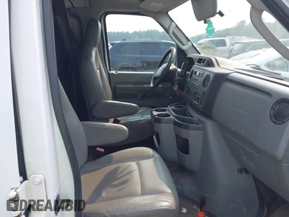 ✅ 2011 Ford Econoline Cargo Commercial • VIN: 1FTSE3EL3BDA08183 • Лот: 42893861. Опубликован ранее на IAAI с пробегом 232 872 миль. Бесплатный доступ к архиву аукционных продаж из США и подробный отчёт об истории автомобиля на DreamBid. Изображение 5.