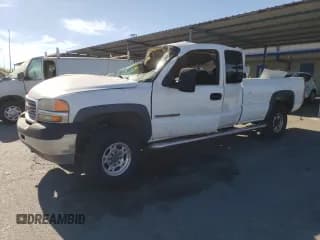 ✅ 2001 GMC Sierra 2500HD SL • VIN: 1GTHK29U71E236888 • Лот: 65956375. Опубликован ранее на Copart с пробегом Не указан. Бесплатный доступ к архиву аукционных продаж из США и подробный отчёт об истории автомобиля на DreamBid. Изображение 1.