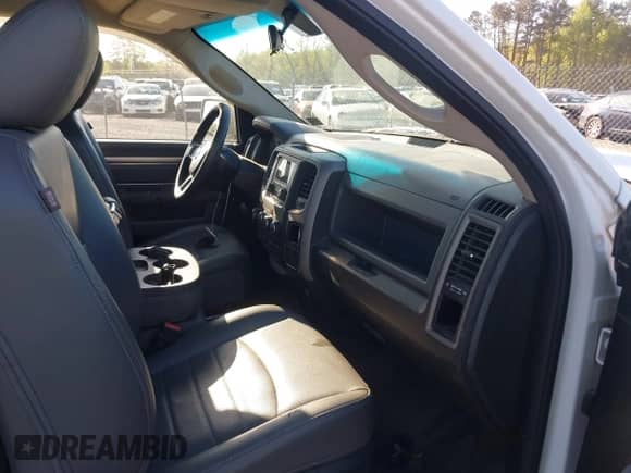 2016 Ram 1500 Tradesman z VIN 3C6JR6DG5GG239657, wystawiony jako IAAI lot #42068193 z przebiegiem 161 465 mil mil oraz . Historia ofert i sprzedaży dostępna na DreamBid. Obrazek 5.