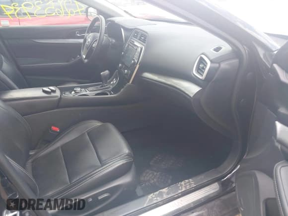 ✅ 2016 Nissan Maxima Platinum • VIN: 1N4AA6AP4GC409861 • Lot: 42653934. Listed on IAAI with 147,493 mi. Free auction sales archive from the USA and detailed vehicle history report at DreamBid. Image 5.