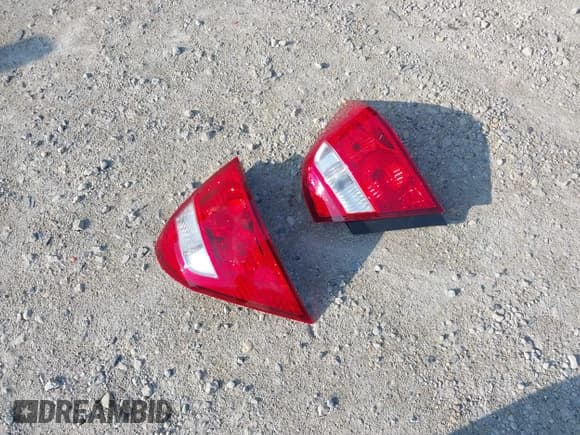 ✅ 2006 Mercury Montego • VIN: 1MEHM40156G613446 • Lot: 42986992. Wystawiony na IAAI z przebiegiem 242 888 mil. Bezpłatny archiwum sprzedaży aukcyjnych z USA i szczegółowy raport historii pojazdu na DreamBid. Zdjęcie 12.