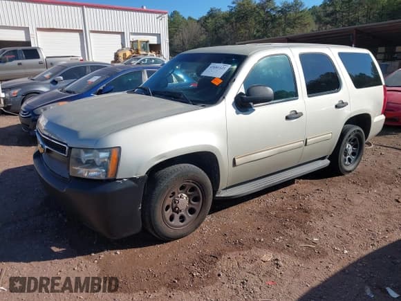 ✅ 2014 Chevrolet Tahoe Commercial • VIN: 1GNLC2E03ER216914 • Lot: 43681121. Wystawiony na IAAI z przebiegiem 186 371 mil. Bezpłatny archiwum sprzedaży aukcyjnych z USA i szczegółowy raport historii pojazdu na DreamBid. Zdjęcie 2.