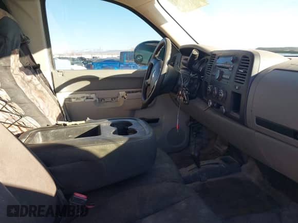 ✅ 2013 Chevrolet Silverado 2500HD Work Truck • VIN: 1GC2KVCG8DZ345240 • Lot: 38599201. Wystawiony na IAAI z przebiegiem 198 487 mil. Bezpłatny archiwum sprzedaży aukcyjnych z USA i szczegółowy raport historii pojazdu na DreamBid. Zdjęcie 5.