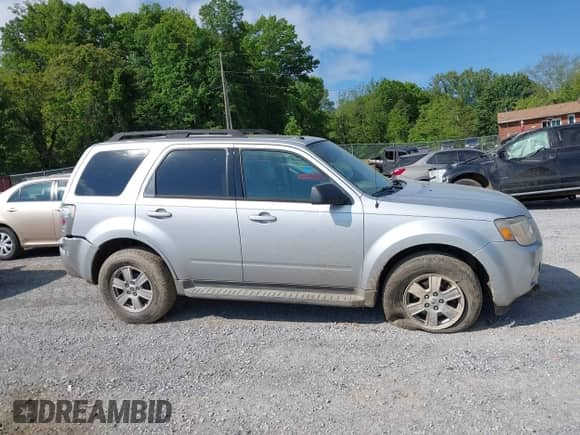 2010 Mercury Mariner with VIN 4M2CN9BG0AKJ21754, listed as a IAAI auction lot 42192286 with 196,749 mi miles and . Bid and sale history available at DreamBid. Image 14.