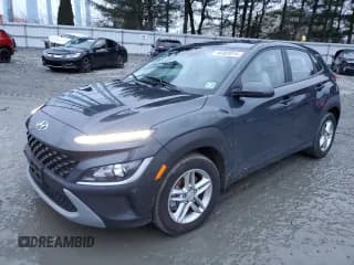 ✅ 2022 Hyundai Kona SE • VIN: KM8K2CAB5NU863229 • Лот: 40303814. Опубликован ранее на Copart с пробегом 20 499 миль. Бесплатный доступ к архиву аукционных продаж из США и подробный отчёт об истории автомобиля на DreamBid. Изображение 1.