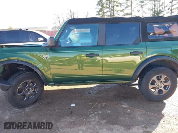 ✅ 2022 Ford Bronco • VIN: 1FMDE5BH8NLB01842 • Lot: 41257252. Listed on IAAI with 18,662 mi. Free auction sales archive from the USA and detailed vehicle history report at DreamBid. Image 15.
